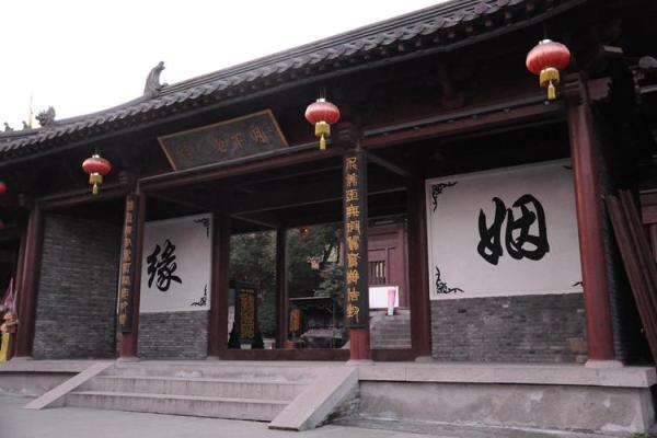 月老祠堂在哪里,泰山顶上的月老庙