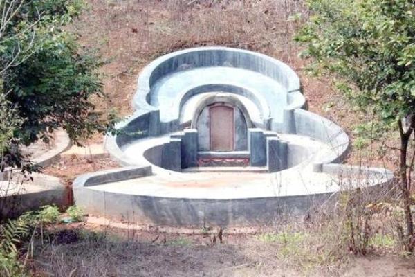 解析土葬与骨灰葬墓地风水讲究